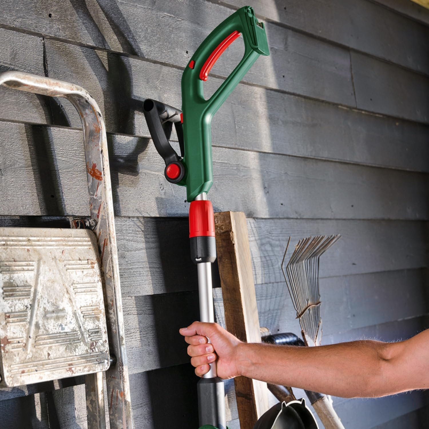 Bosch Cordless Grass Trimmer UniversalGrassCut 18V-26-500 with Battery and Charger - Image 3