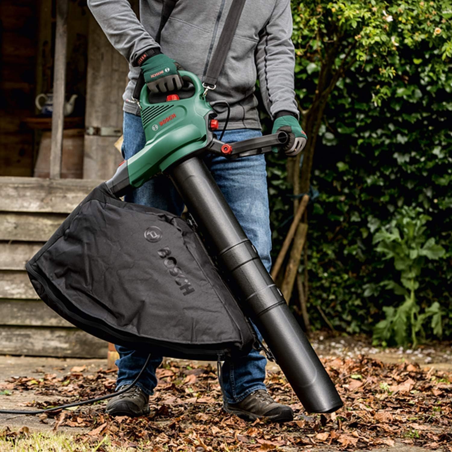 Bosch Universal GardenTidy 3000 Electric Leaf Blower and Vacuum - Image 3