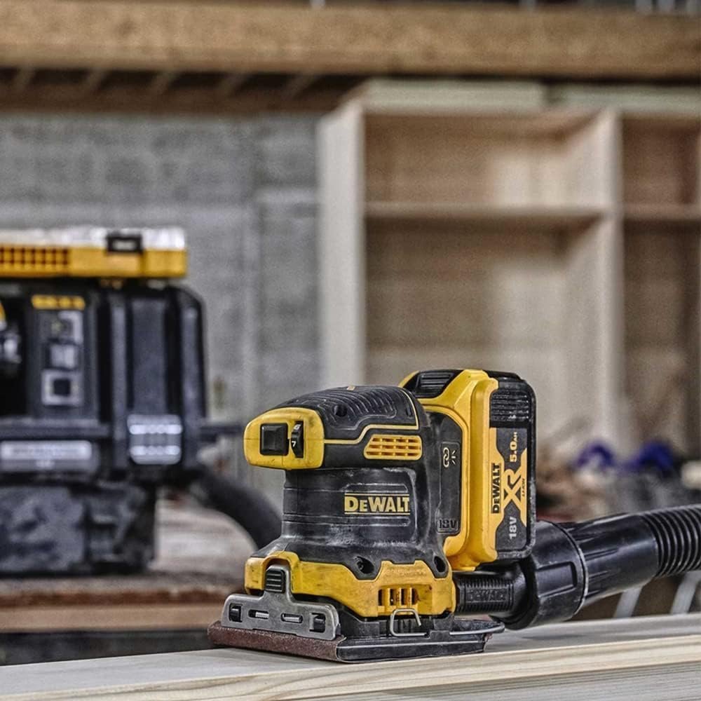 DeWalt DCW200N 18V XR Brushless 1/4 Sheet Palm Sander - Image 3